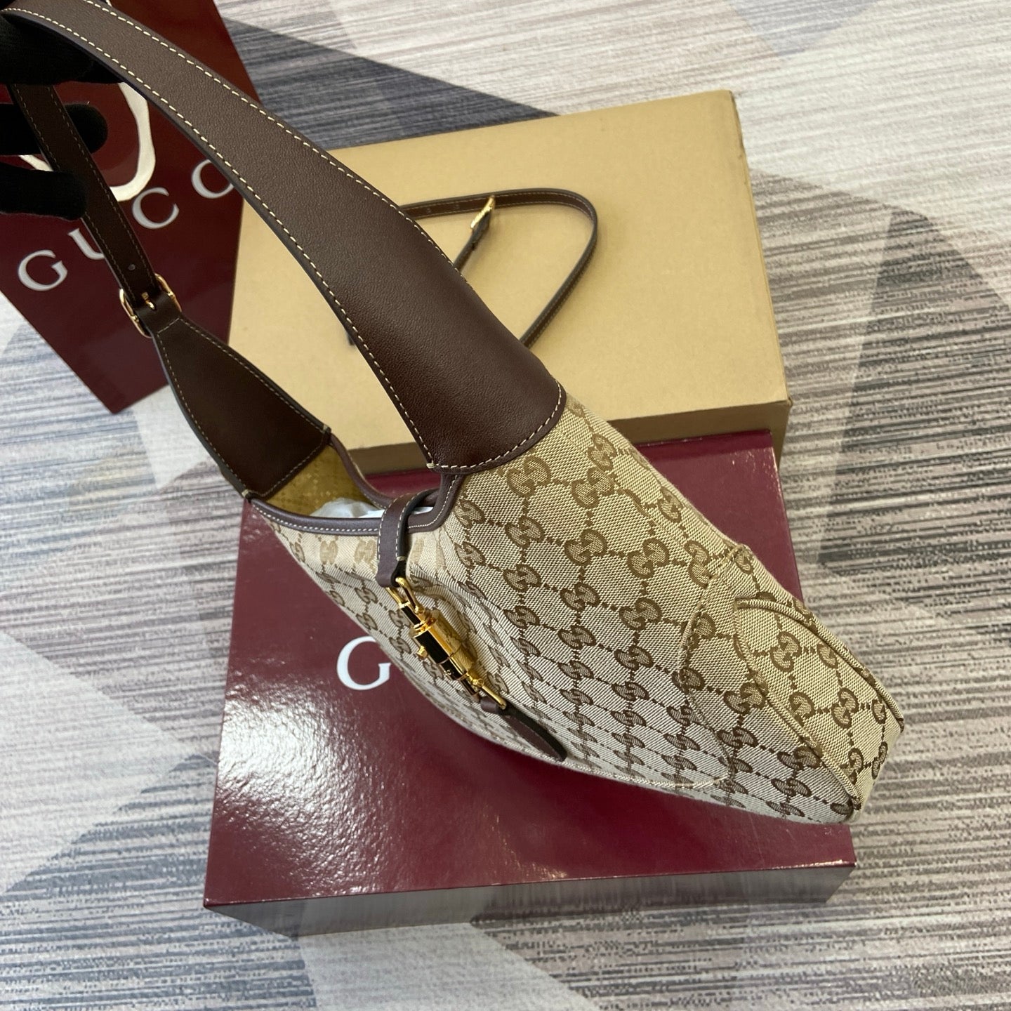 LUXR160