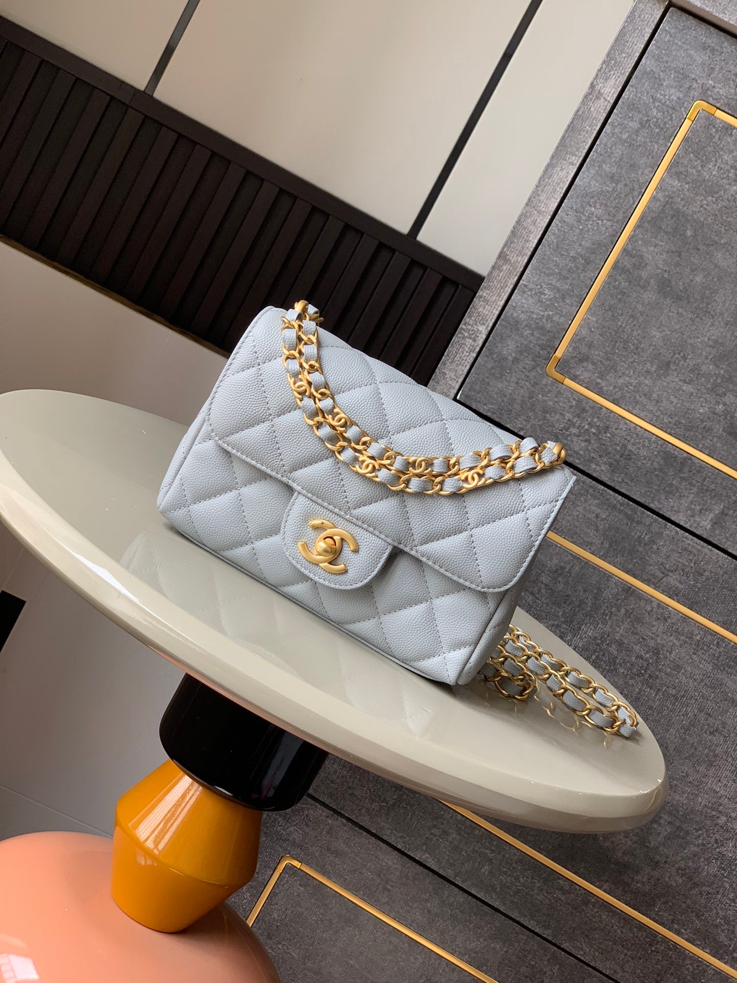LUXR72