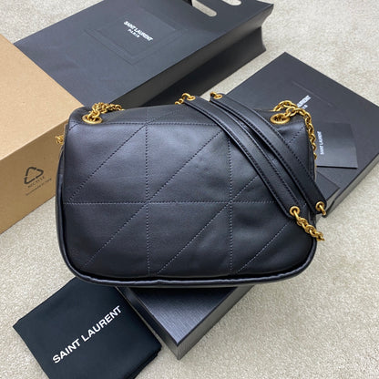 LUXR182