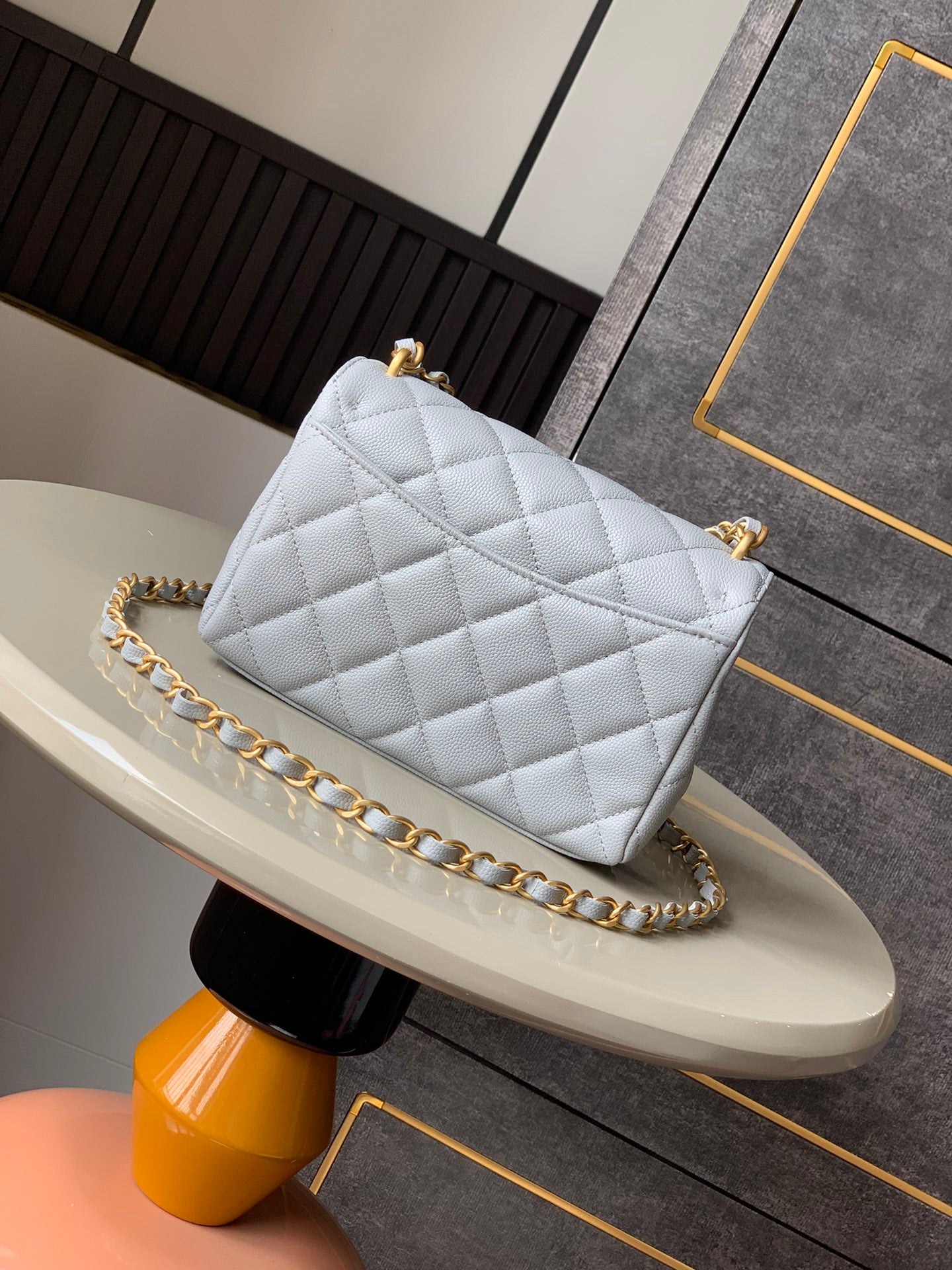LUXR72
