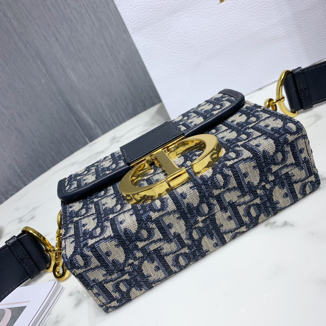 LUXR114