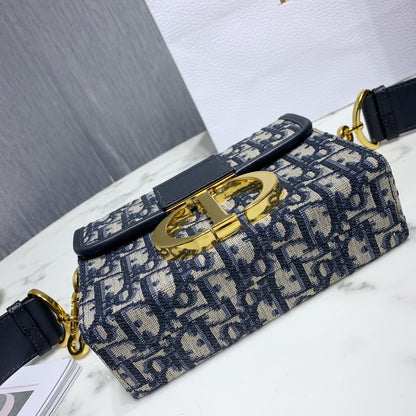LUXR114