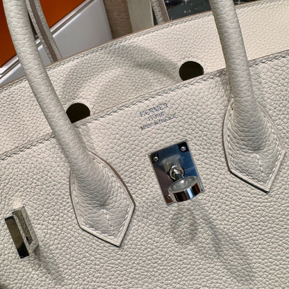 LUXR126