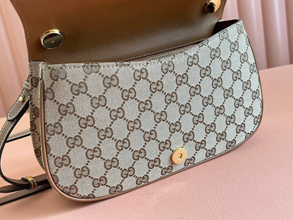 LUXR156