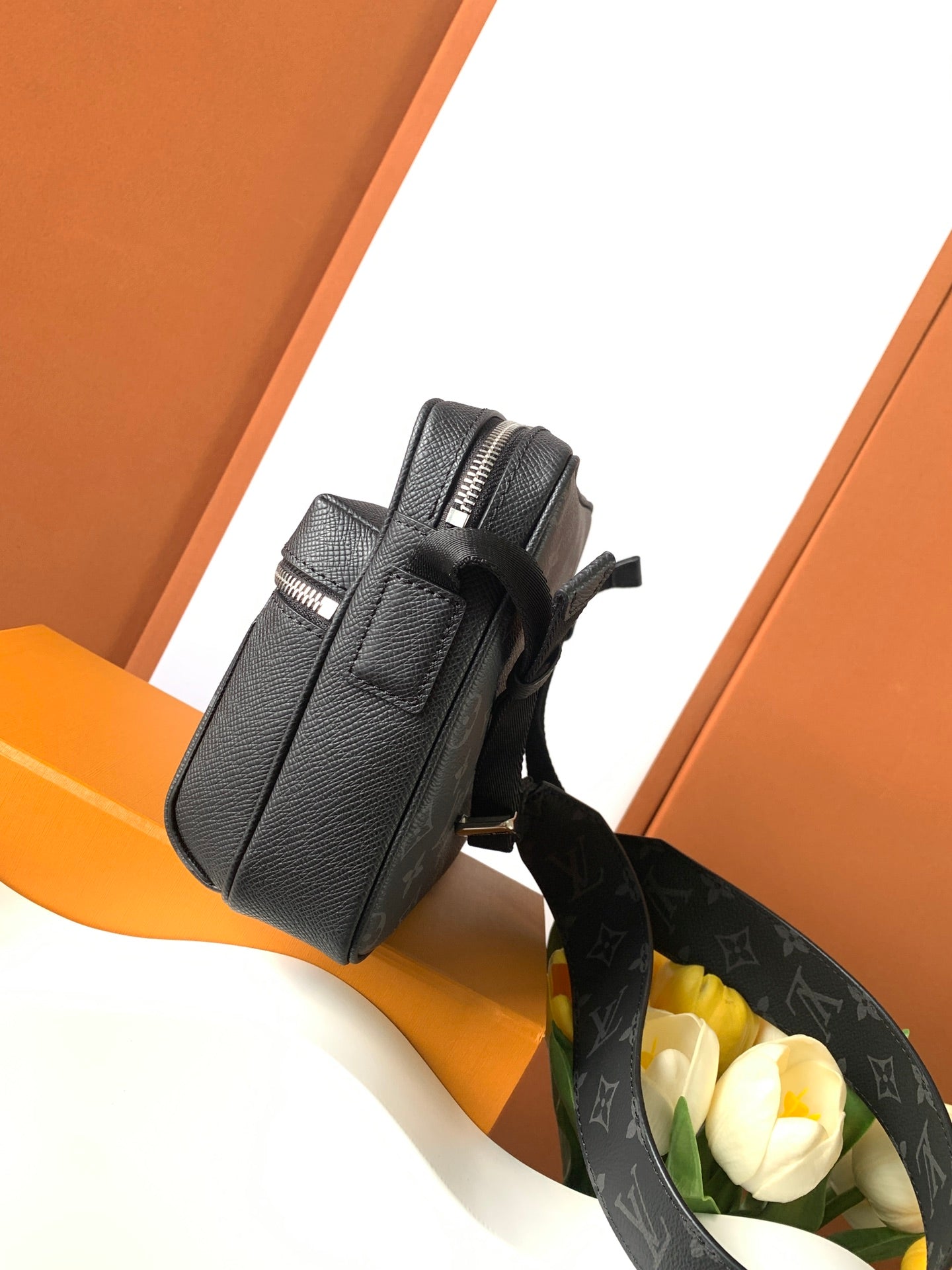 M30233