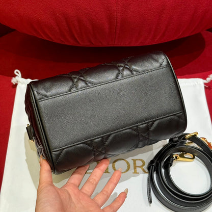 LUXR77