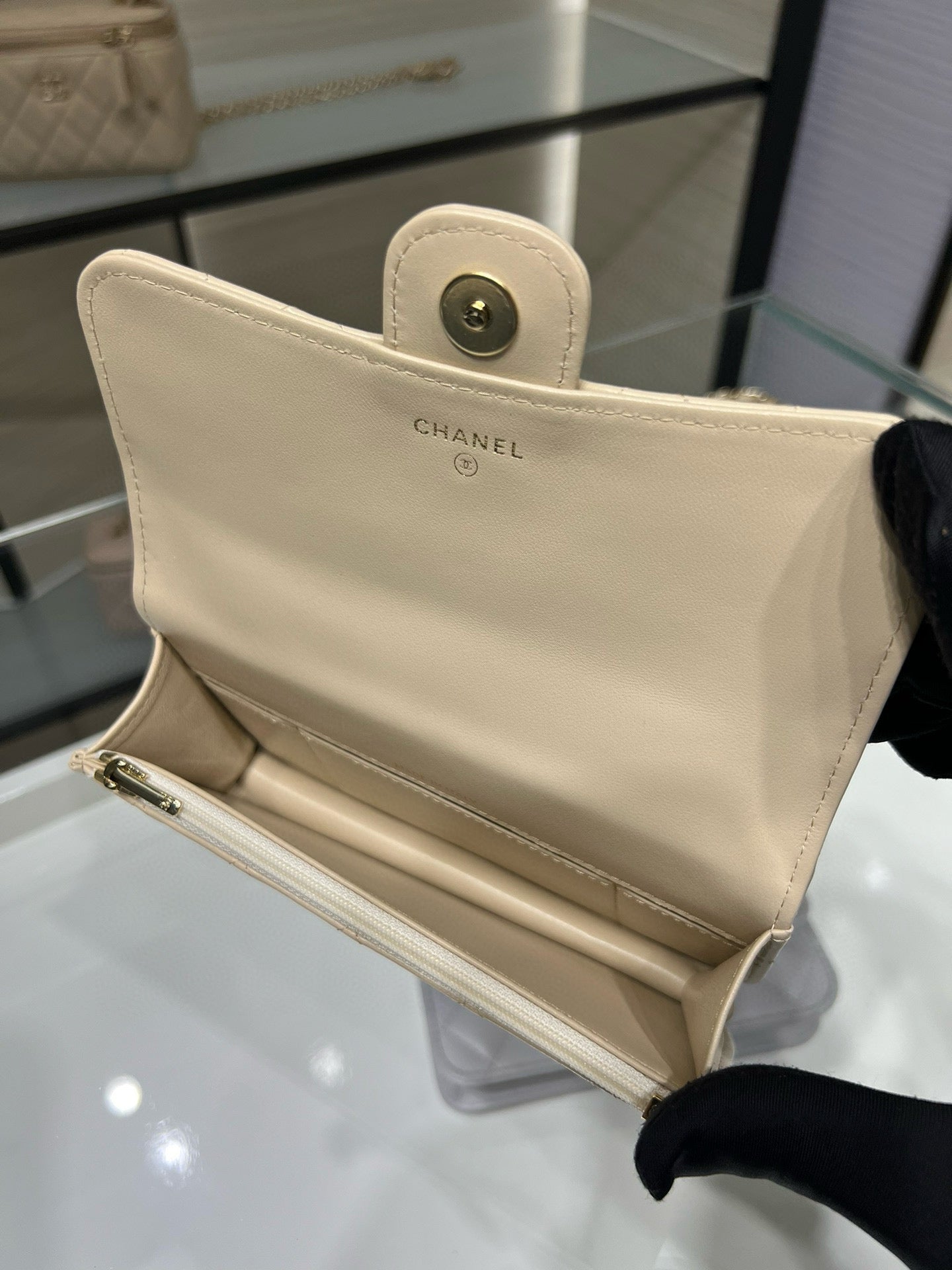 LUXR67