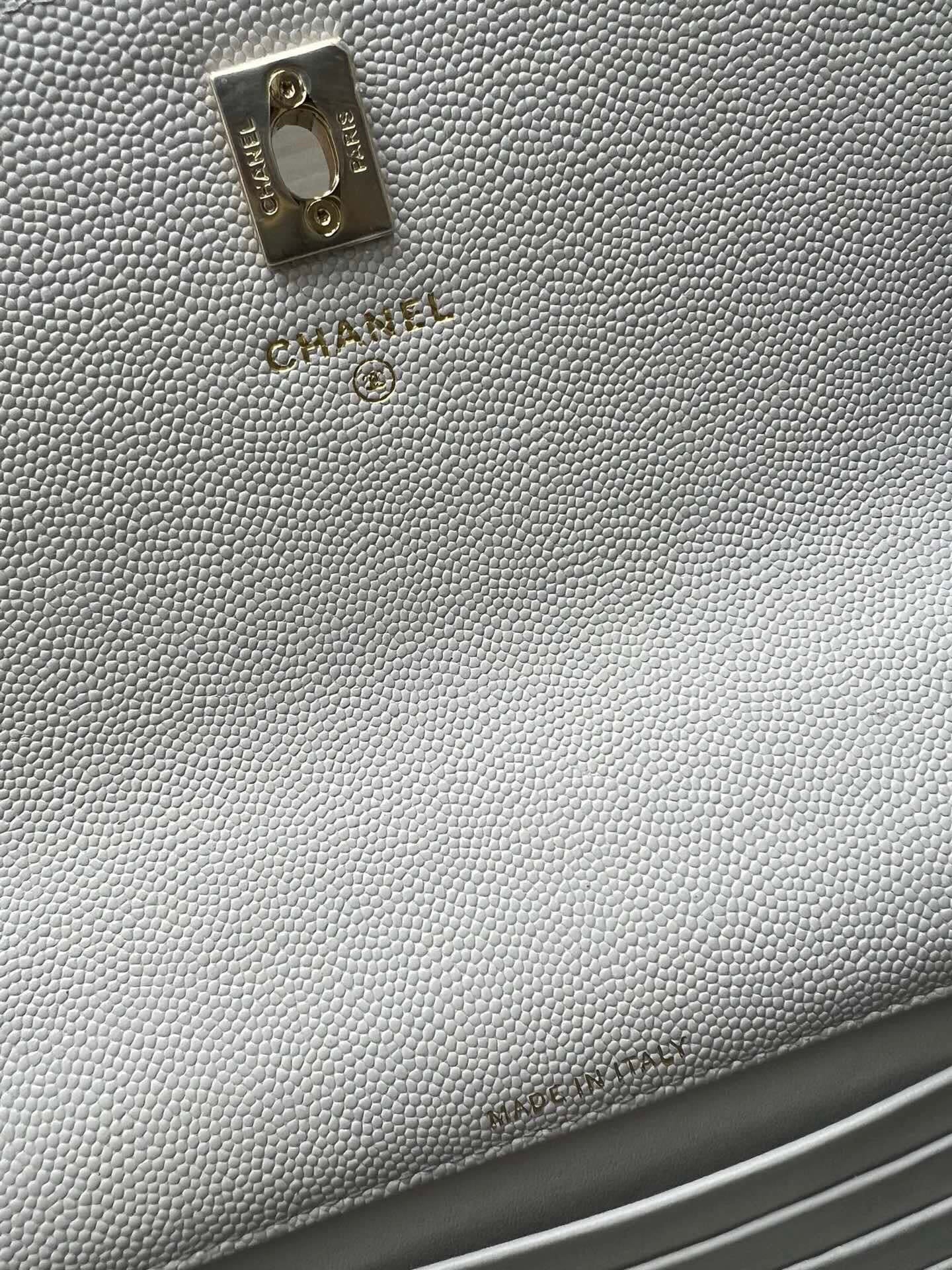 LUXR37