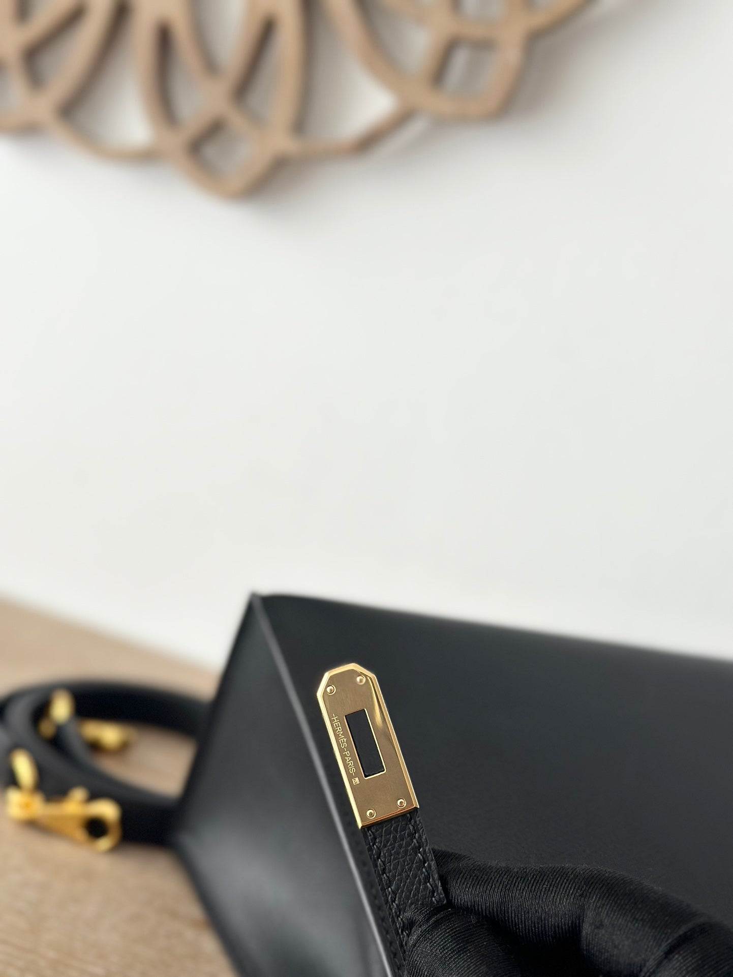 LUXR137