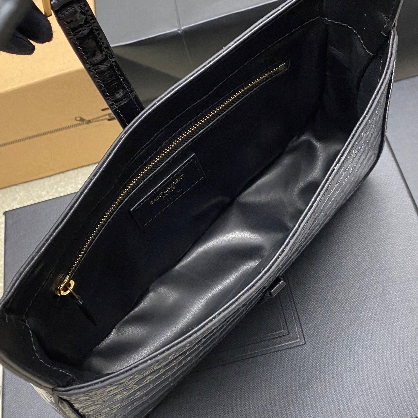LUXR177